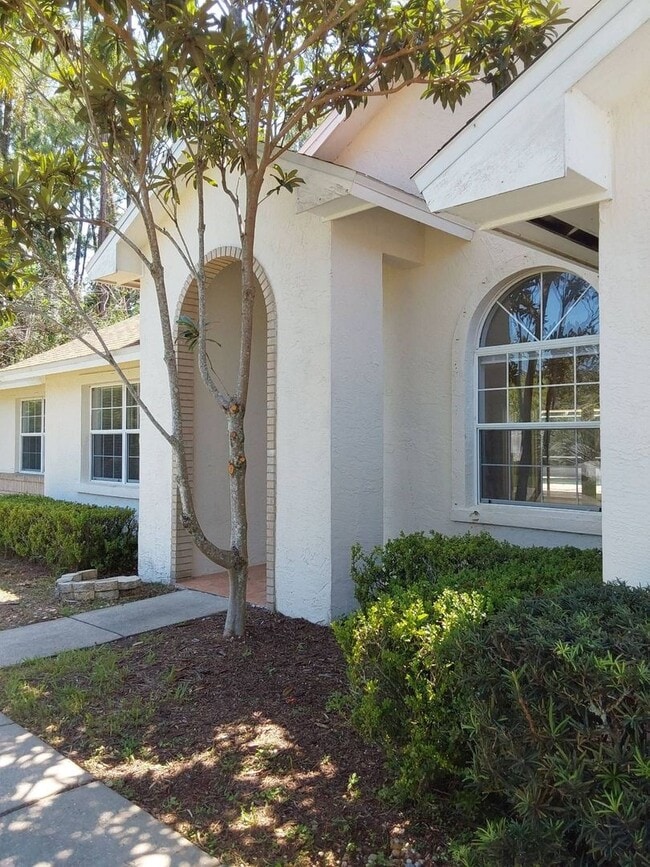 Building Photo - Beautiful 3 Bedroom + Den, 2 Bathroom Home...