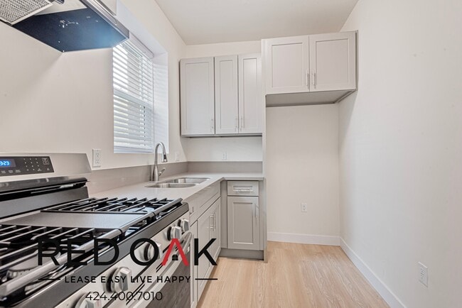 Building Photo - 341 S Alvarado St
