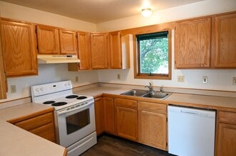 Building Photo - 916 Montana St