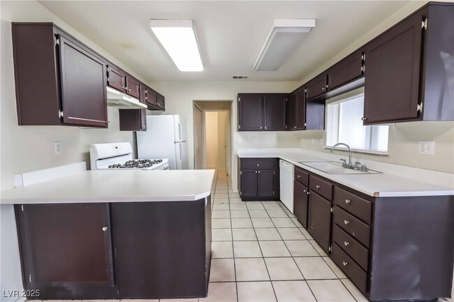 Building Photo - 6833 Coral Rock Dr
