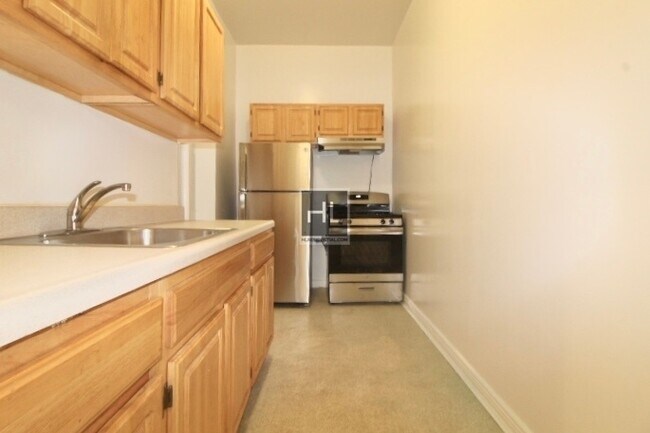 Building Photo - FT HAMILTON PARKWAY / 1-Bedroom
