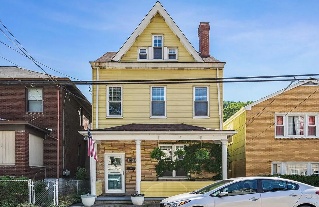 Primary Photo - Large 4 or 5 Bedroom-Pittsburgh Pa