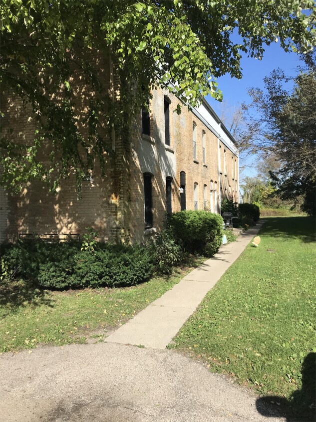 Foto principal - 153 Railroad St