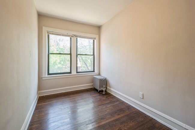 Sala de estar - 6700 S Constance Ave