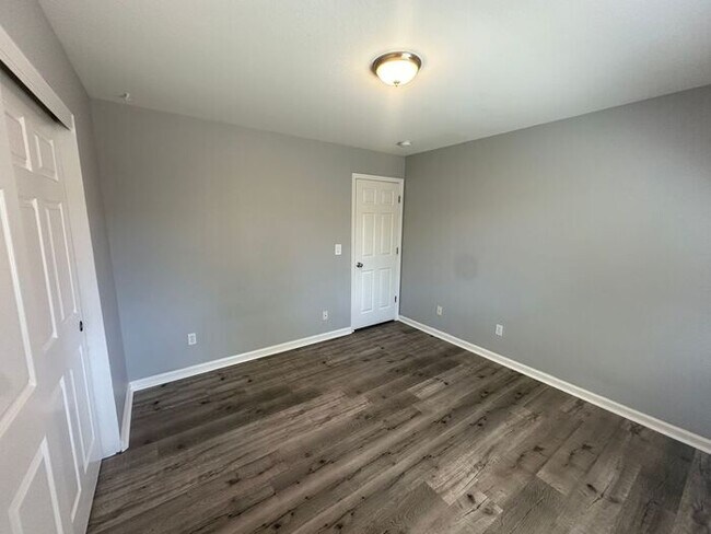 Building Photo - MOVE IN SPECIAL!! DEPOSIT MOVES YOU IN!!!