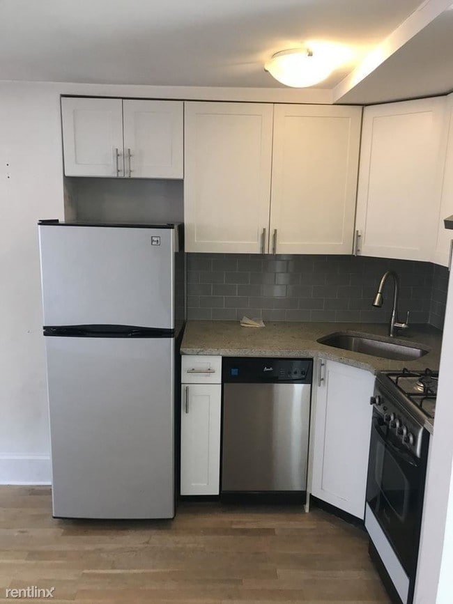 Building Photo - Studio, 1 bath  - 58 W 8th St