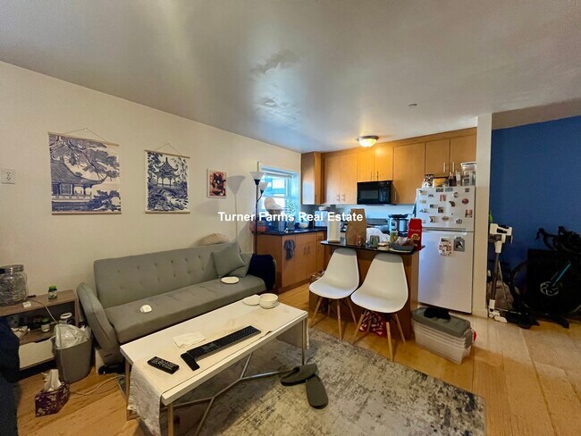 Building Photo - 461 Park Dr