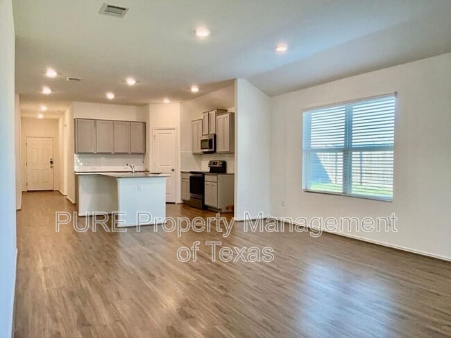 Building Photo - 101 COSMOS LN