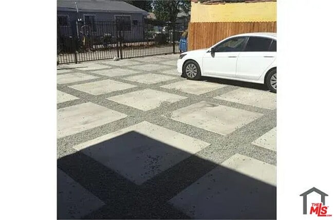 Foto del edificio - 10605 Avalon Blvd