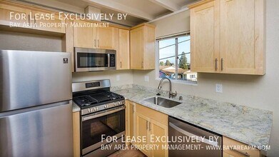 Building Photo - 286 Elm St