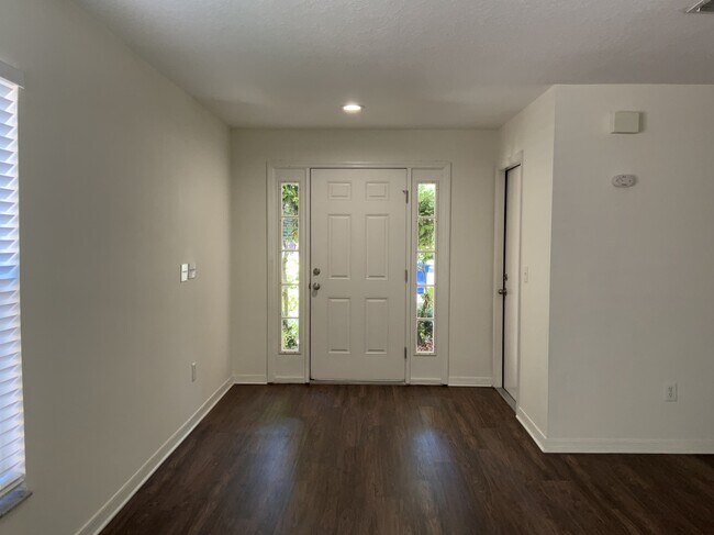 Foto del edificio - 5607 Tanagerlake Rd