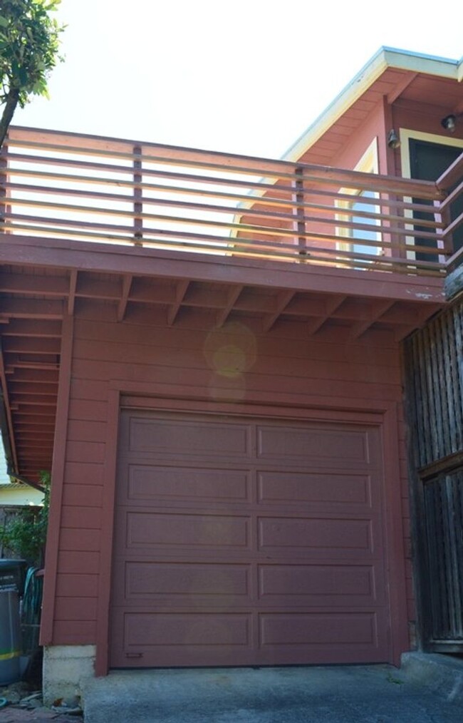 Building Photo - Sausalito Home with Big Views and Vintage ...