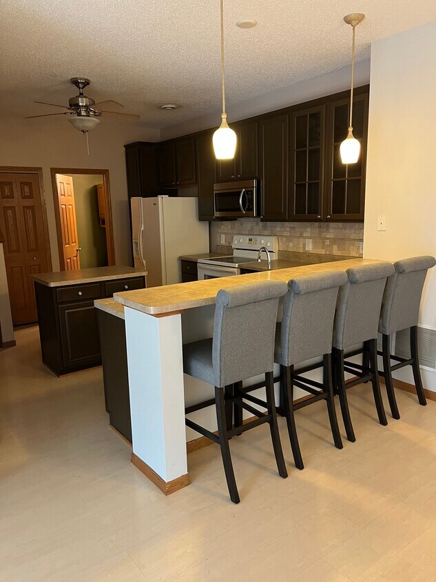 counter with stools - 17187 Monroe Dr NW