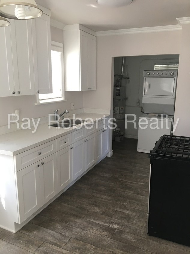 Primary Photo - 4517 1/2 Marmion Way