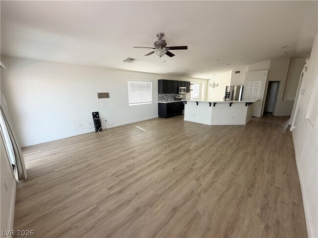 Foto del edificio - 374 Yacht Ave