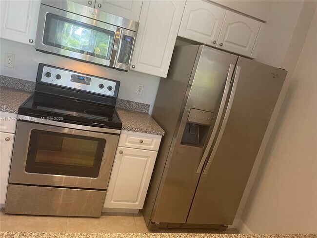 Foto del edificio - 6841 SW 44th St
