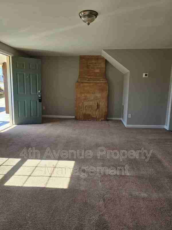 Building Photo - 385 W Shadburn Ave