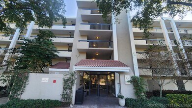 Building Photo - 820 Lavers Cir