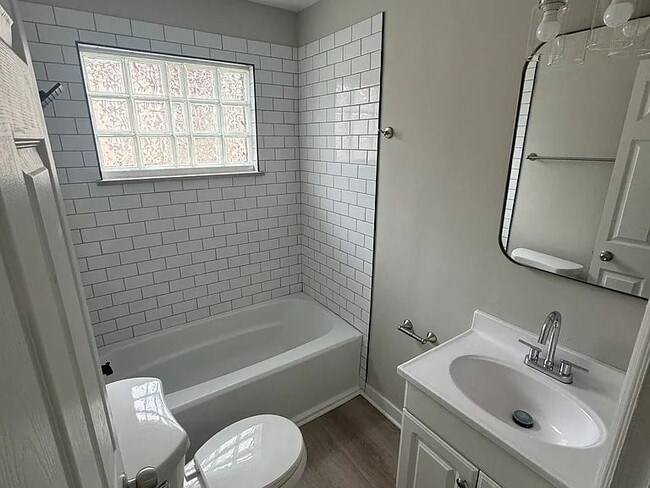 Building Photo - Updated 1BD/1BA