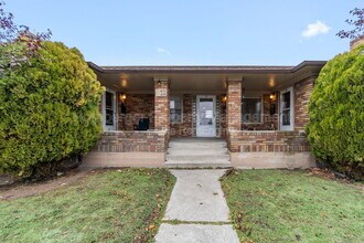 Building Photo - 11 E Rich Ave