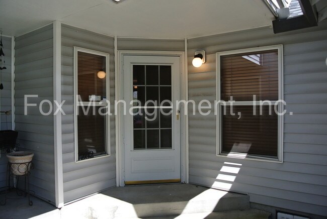 Building Photo - 7282 SE Thiessen Rd
