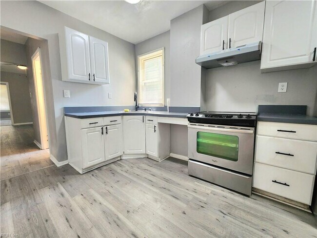 Foto del edificio - Completely Remodeled 3 Bed Downstairs Duplex
