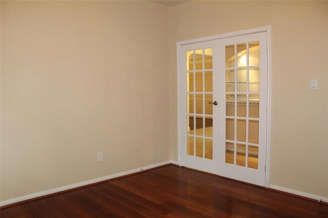 Foto del edificio - 1915 Bevington Oaks Cir