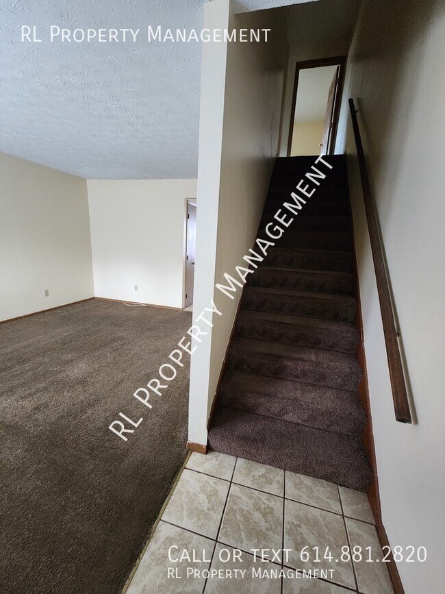 Building Photo - 2 bedroom 1.5 bathroom townhome in Reynold...