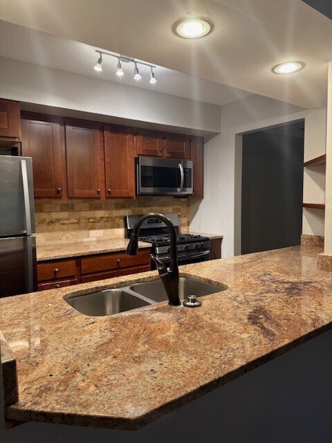 Cocina impresionante - 15931 18th Pl N