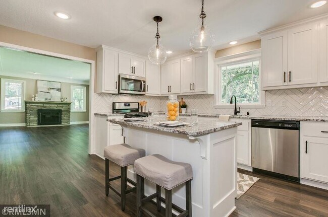 Foto del edificio - 3 br, 3 bath House - 4893 121st St N