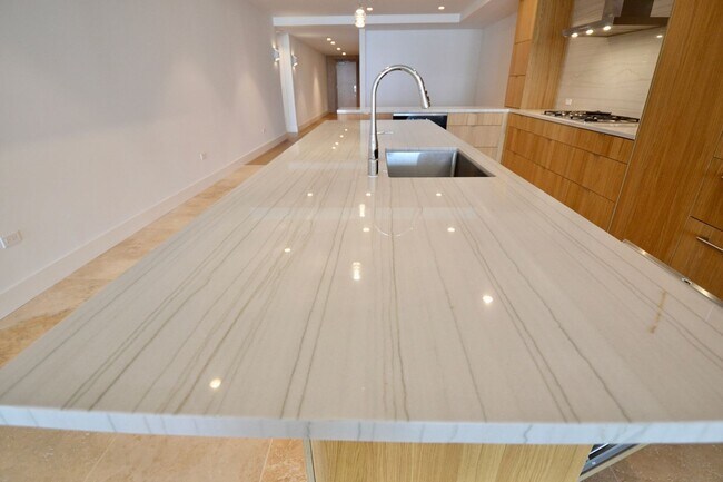 Foto del edificio - LUXURY 3 BEDROOM CONDO in the Unique Urban Enclave  of Palentine. Walk to Balboa Park! Parking wi...