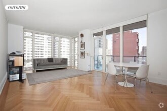 Building Photo - 305 E 85th St