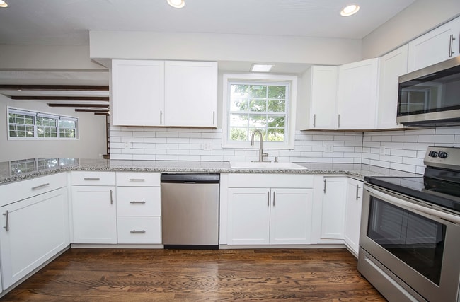 Foto del edificio - Privacy Fenced, 3 bed 3 bath in South Spri...