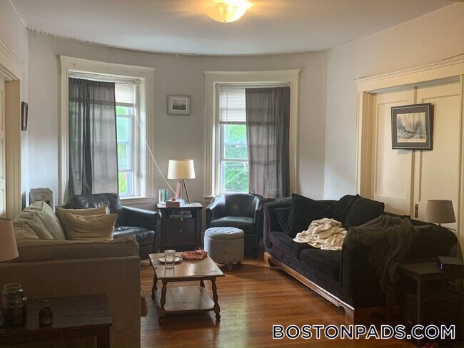 Foto del edificio - 187 Winthrop Rd