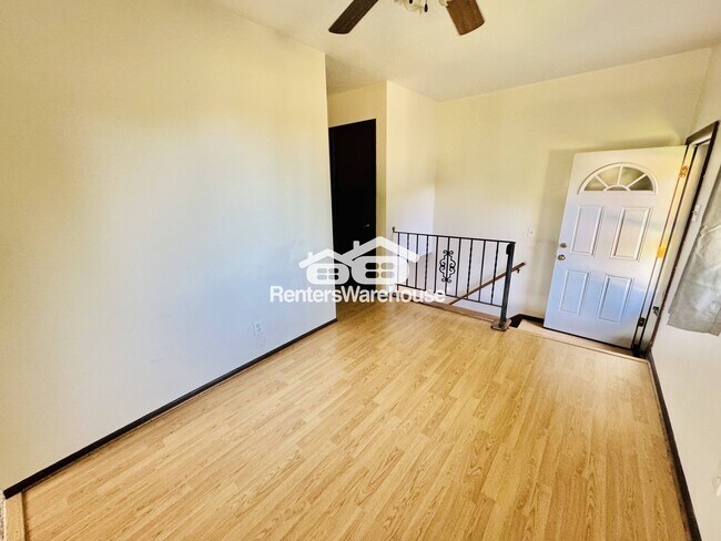 Foto del edificio - 5043 Shoreline Dr