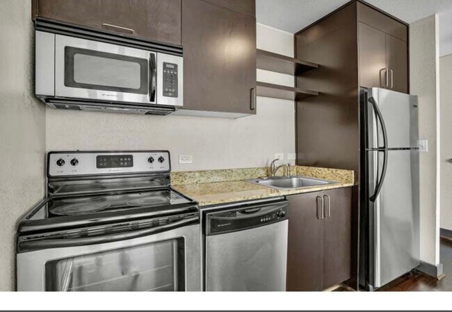 Building Photo - Harrison West Condos - 1 bed/1 bath w/balcony/parking/free laundry/pool (DOWNTOWN/PSU/OHSU)