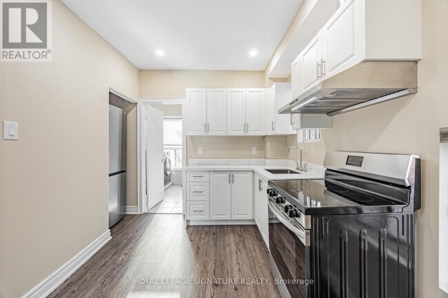 Building Photo - 14 Howland Ave