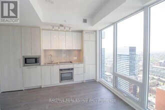 Building Photo - 115 Blue Jays Way