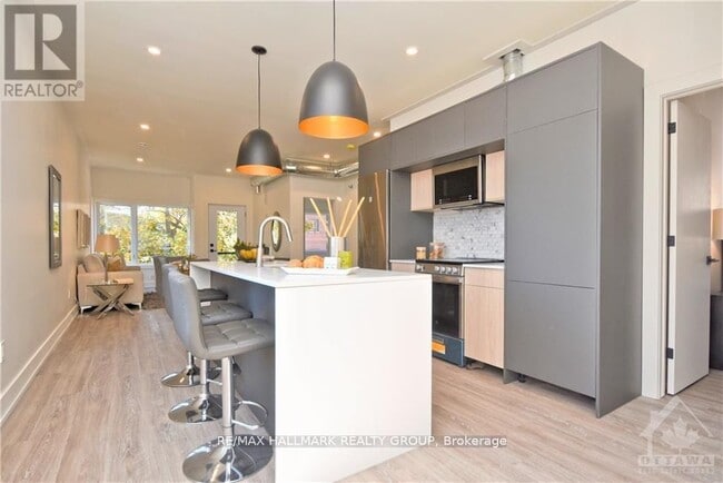 Building Photo - 368 Chapel St