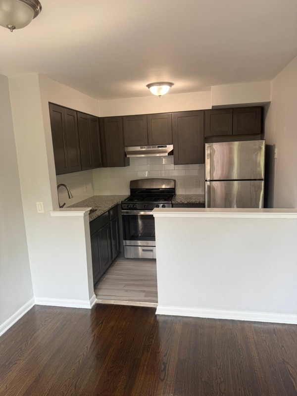 Building Photo - 821 Central Ave