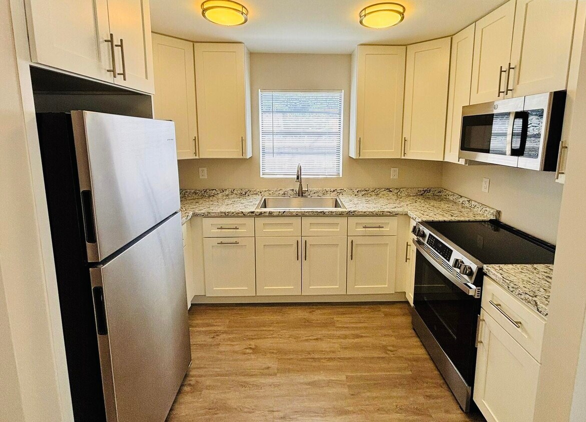 Foto principal - 3082 Swain Blvd