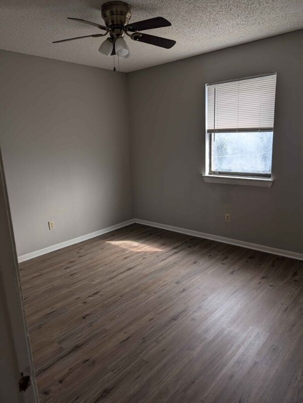 Foto del edificio - 1303 Brown Dr