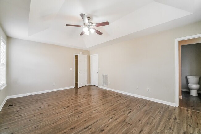 Foto del edificio - 1027 E Bay Springs Dr