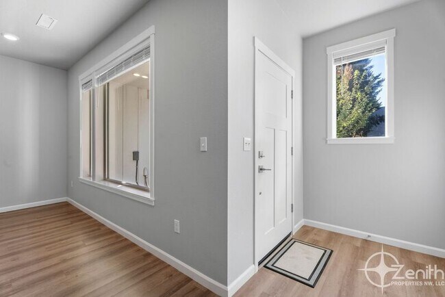 Building Photo - 16318 NE 20th St