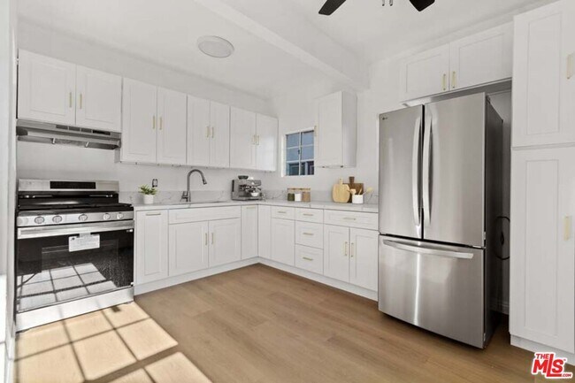 Foto del edificio - 1125 S Lake St