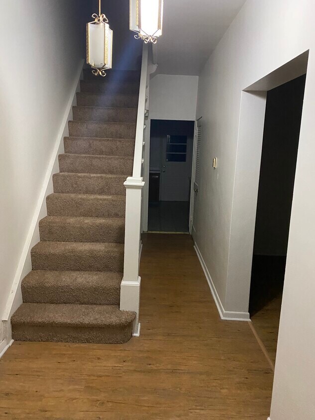 Foto principal - 319 Coltart Ave