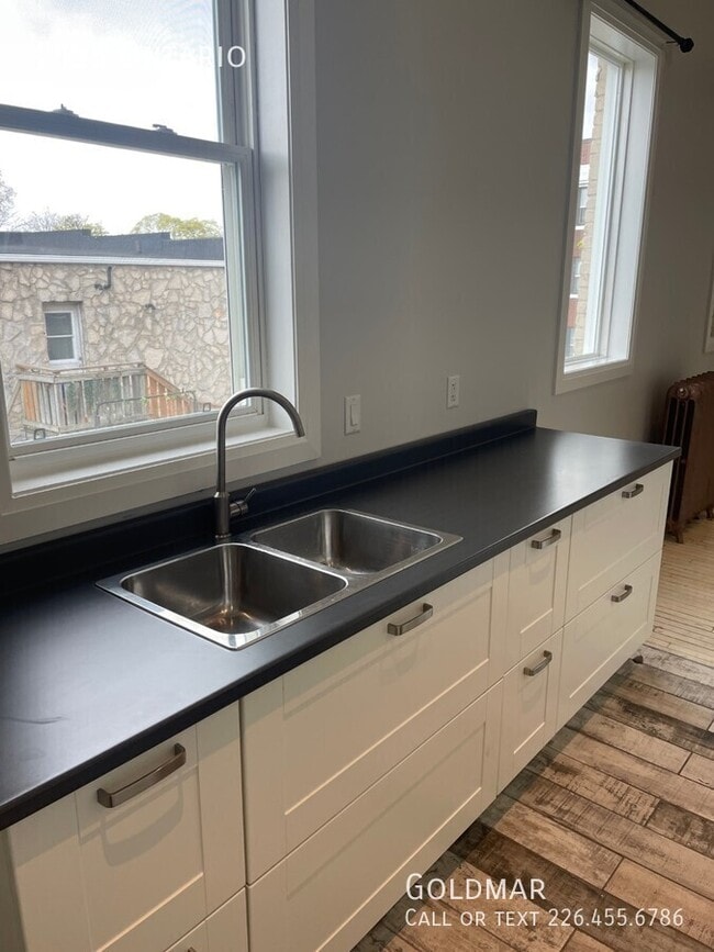 Building Photo - Incredible Walkerville Character 1-Bedroom