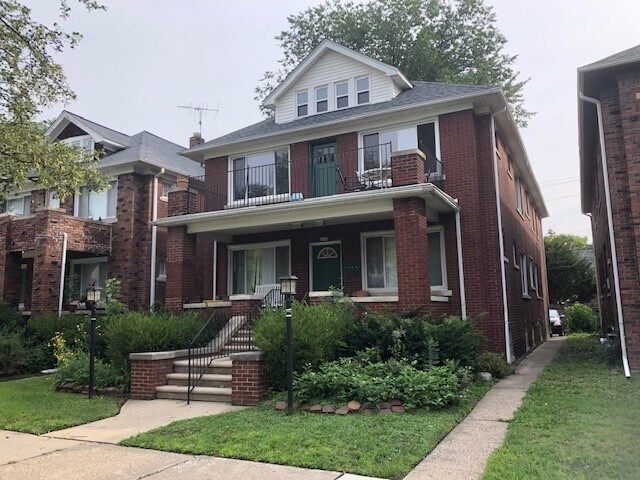 Primary Photo - 1096 Beaconsfield Ave