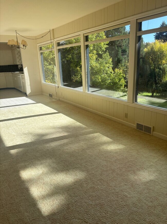 Foto del edificio - Enjoy 1.125 Acres near Downtown McMinnville