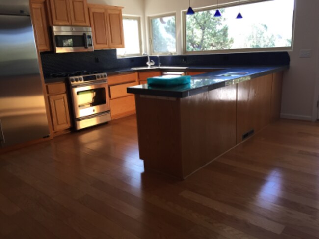 Building Photo - 112 Redstone Dr